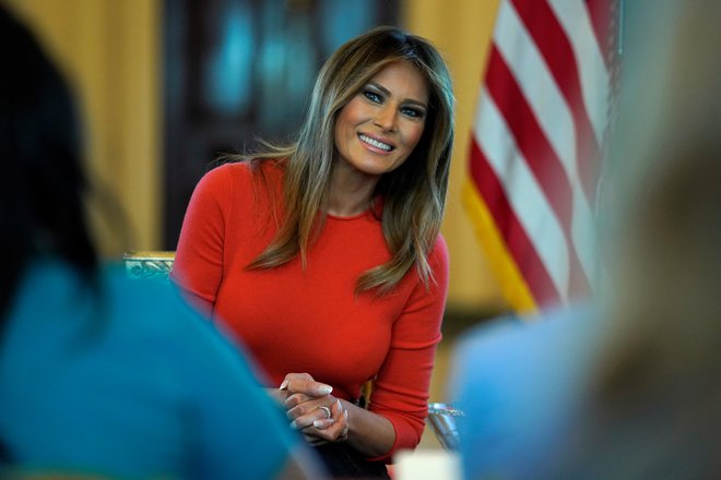 U.S. first lady Melania Trump sits during a listening session with students at the White House in Washington, U.S., April 9, 2018. REUTERS/Joshua Roberts - RC16C9405E70 Foto Joshua Roberts Reuters