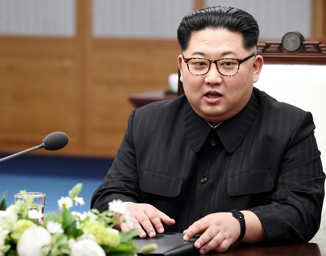 Severnokorejski voditelj Kim Džong Un bi se v Singapurju namestil udobno. Na račun Američanov. FOTO: AP