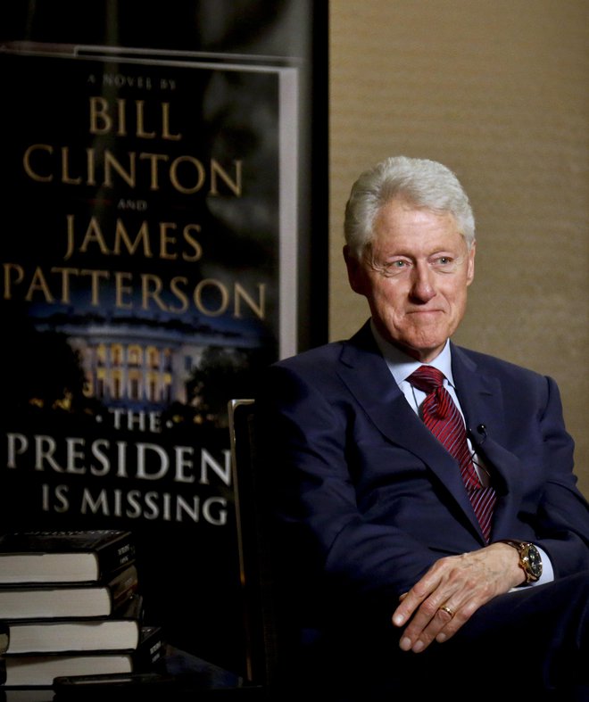 In this Monday, May 21, 2018, photo, former President Bill Clinton listens during an interview about a novel he wrote with James Patterson, &quot;The President is Missing,&quot; in New York. (AP Photo/Bebeto Matthews) Foto Bebeto Matthews Ap