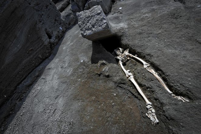 Moškega je ubila skala. FOTO: AP/Ciro Fusco