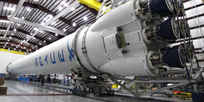 Devet motorjev Falcona 9 Foto SpaceX