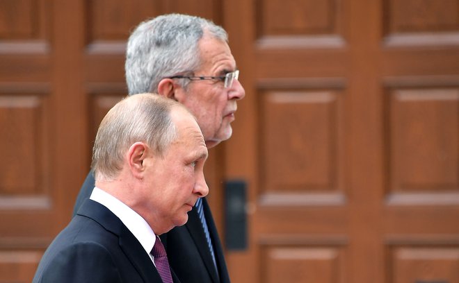 Putina je pričakal njegov avstrijski kolega Alexander Van der Bellen. FOTO: AFP