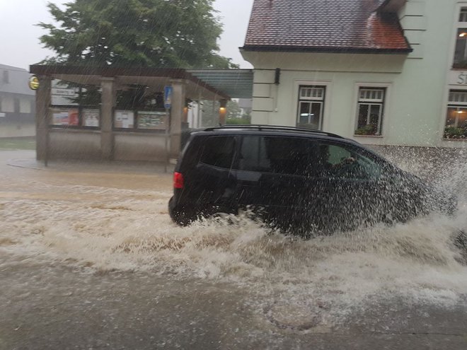 Poplave so onemogočile promet v Trebnjem. FOTO: Občina Trebnje