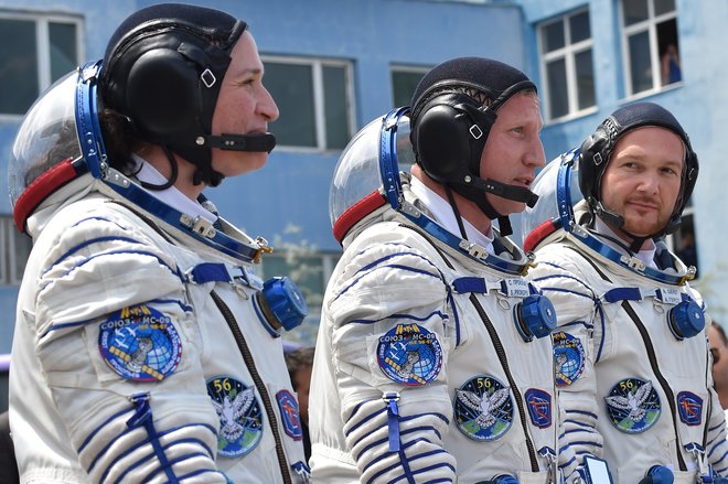 Astronavtka ameriške vesoljske agencije Serena Aunon-Chancellor, ruski kozmonavt Sergej Prokopjev in Nemec Alexander Gerst. FOTO: Vyacheslav Oseledko/AFP