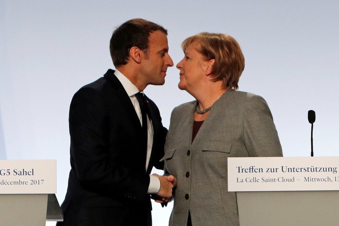 Odzivi na stališča Angele Merkel so bili tako v Bruslju kot v Parizu razmeroma zadržani. Ena od kritik je, da nemški odgovor na Macrona ni dovolj celovit predlog. FOTO: Reuters