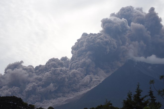 Izbruh vulkana Fuego. FOTO: Orlando Estrada/AFP