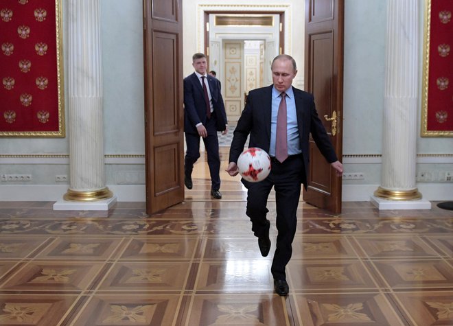 Putin je danes zagotovil, da bo storil vse, da bodo stadioni rentabilni. FOTO: Reuters
