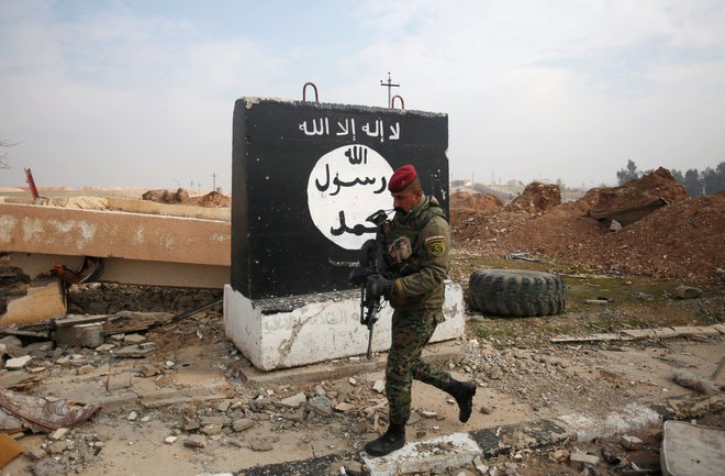 Islamska država ostaja aktivna tako v Siriji kot Iraku. FOTO: Reuters