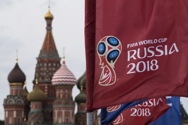 Rusi odštevajo dneve do četrtkove prve tekme mundiala med Rusijo in Saudsko Arabijo. FOTO: AP
