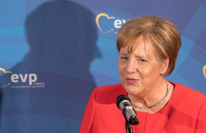 Angela Merkel: &raquo;Ne bomo se pustili opehariti. Tudi mi bomo ukrepali.&laquo; FOTO: AFP