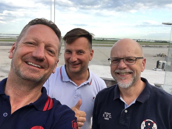 Na selfiju s facebooka: Boris Popovič, Zoran Torbica in Dimitrij Zadel na letališču Marca Pola v Benetkah Foto Boris Popovič
