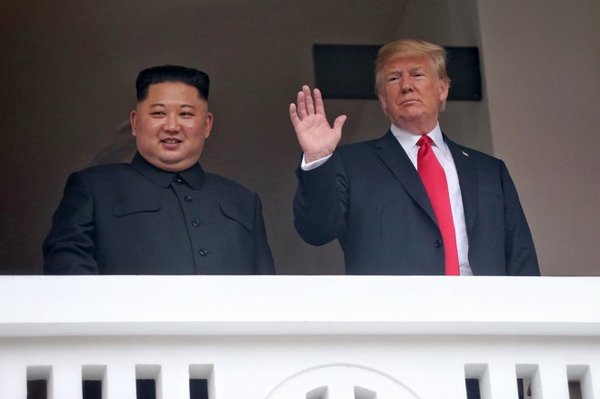 Kim Džong Un in Donald Trump FOTO: Kevin Lim/AFP