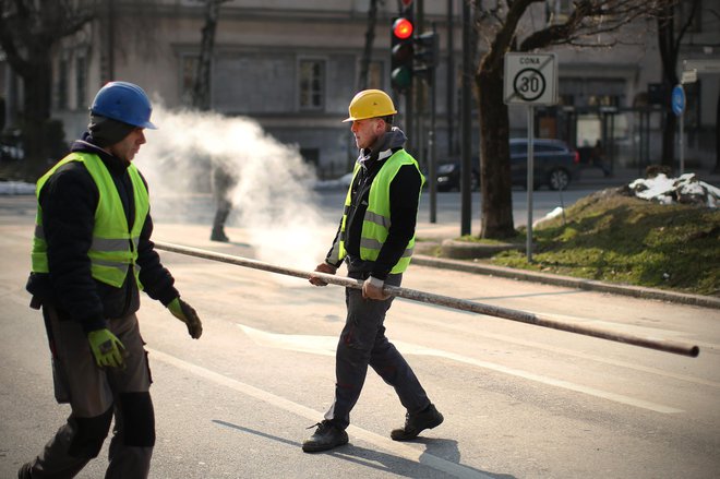 Podaljšanje omejitev za hrvaške delavce bi bilo po mnenju ministrstva za delo v nasprotju s potrebami in pričakovanji gospodarstva, zlasti pa podjetij ob slovensko-hrvaški meji. FOTO: Jure Eržen/delo