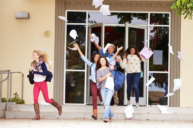 Za devetošolce se zaključuje šola. FOTO: Shutterstock