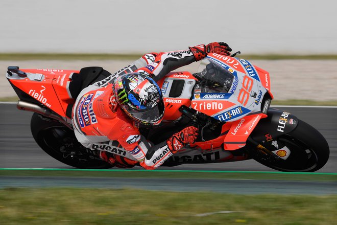 Jorge Lorenzo je v Barceloni poudaril, da je z mislimi še povsem pri letošnji sezoni in Ducatiju. FOTO: AFP