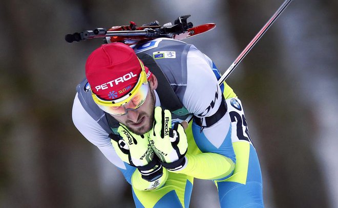 Jakov Fak med tekmo v šprintu. Pokljuka 19. december 2014