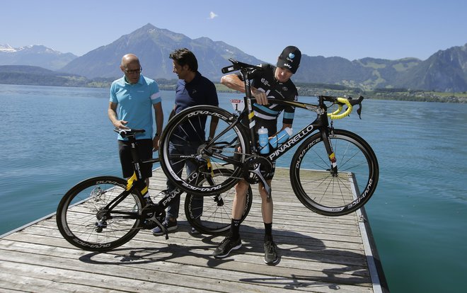 Bern - Suisse  - wielrennen - cycling - radsport - cyclisme -  Chris Froome (GBR-Team Sky)  with Fausto Pinarello and and David Brailsford (GBR / Teammanager Team Sky)   pictured during Restday 2 of the 2016 Tour de France in Bern, Switserland - photo JdM/PN/Cor Vos Š 2016