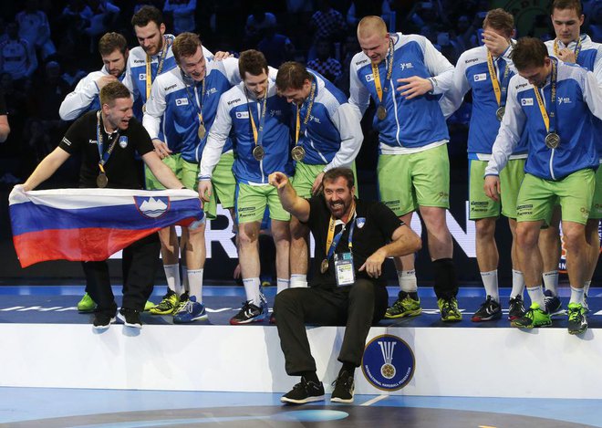 Slovenia's coach Veselin Vujovic sits among his squad after the medal ceremony during the 25th men's Handball World Championship bonze medal match Slovenia against Croatia at the Bercy arena in Paris, Saturday, Jan. 28, 2017. Slovenia won 30-29. (AP Photo/Michel Euler)