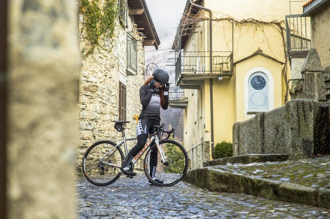 Vse, ali velika večina specialk je opremljena z opremo Shimano, Sram in Campagnolo. FOTO: Arhiv proizvajalca/Scott