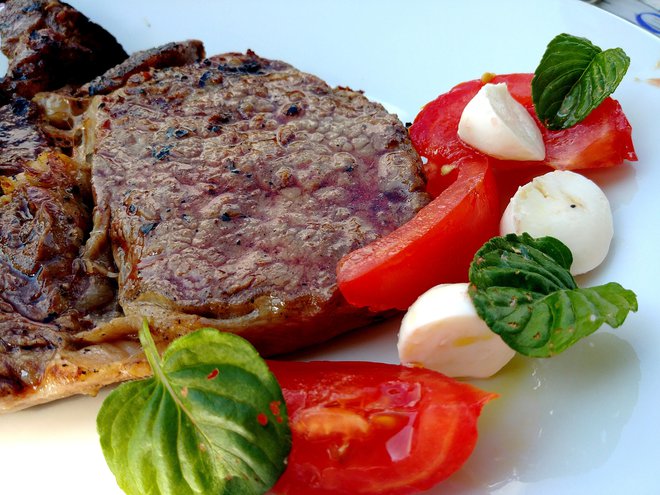 Poletov recept: Kolesarjev steak. FOTO: Tanja Drinovec