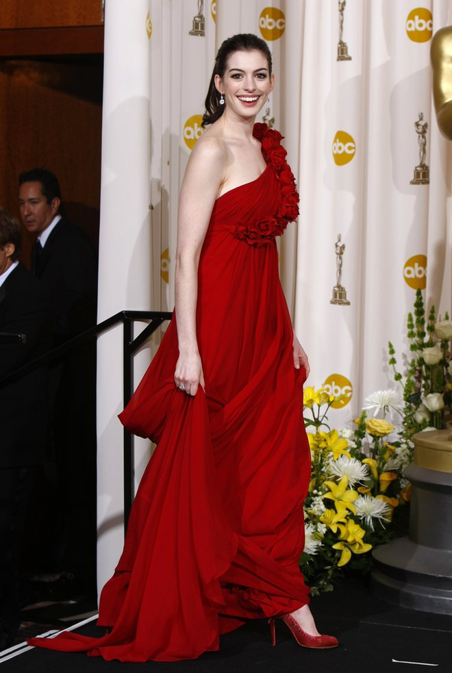 Hollywoodska igralka Anne Hathaway na 80. podelitvi oskarjev leta 2008.