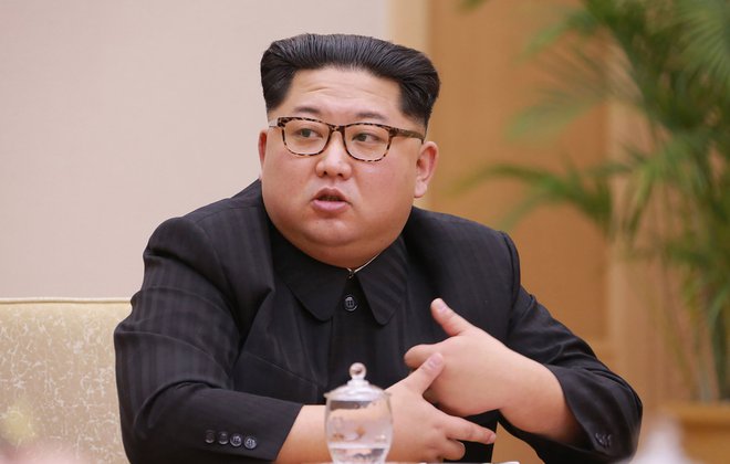 Kim Džong Un med včerajšnjim sestankom vladajoče komunistične stranke. FOTO: KCNA/AFP