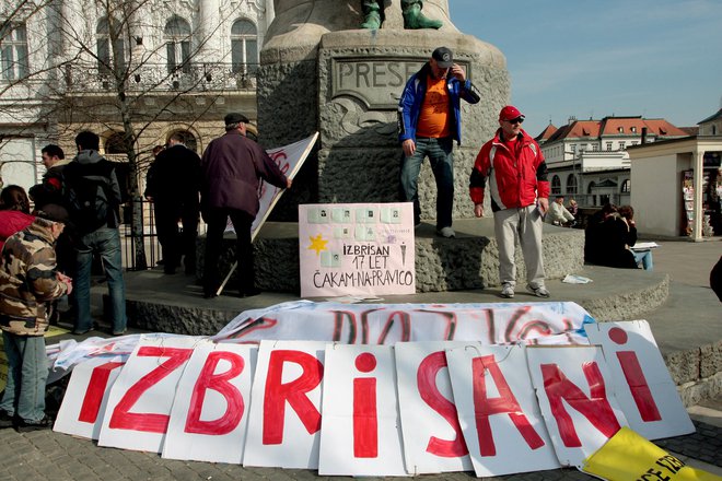 Protestni shod društva izbrisanih.&nbsp;FOTO: Roman Šipič