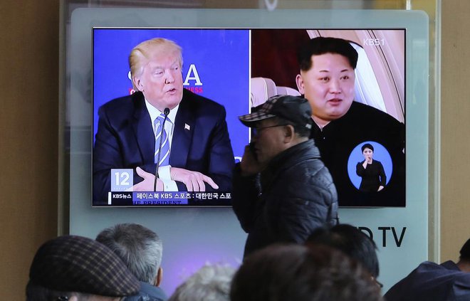 Po poročanju CNN se neposredno pogovarja s tajno službo Severne Koreje, južnokorejski mediji pa so zatrdili, da se je med pripravljalnimi pogajanji znašla na mizi zanimiva ponudba... FOTO: AP