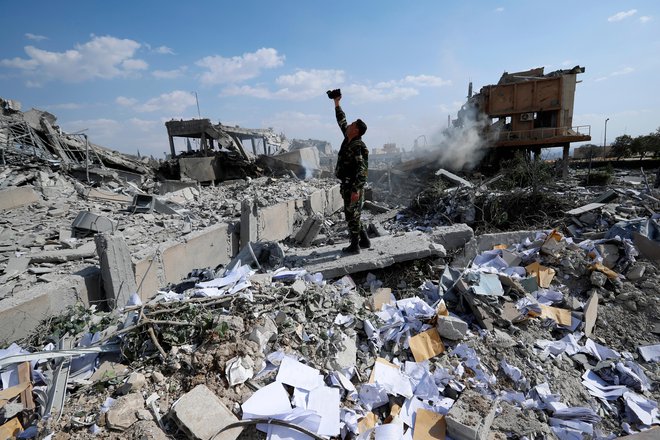 Raketni napadi so mesto pustili v ruševinah. Foto: AP