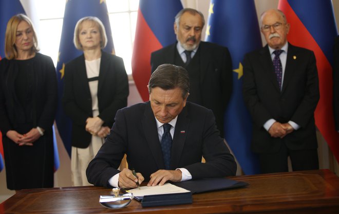 Predsednik republike Borut Pahor je podpisal odlok o razpustu parlamenta in razpisu predčasnih državnozborskih volitev. FOTO: Jože Suhadolnik/Delo