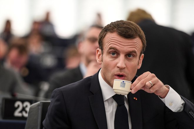 Macron je predlagal program, s katerim bi občine, ki sprejemajo migrante, prejemale finančno pomoč. FOTO: Frederick Florin/AFP