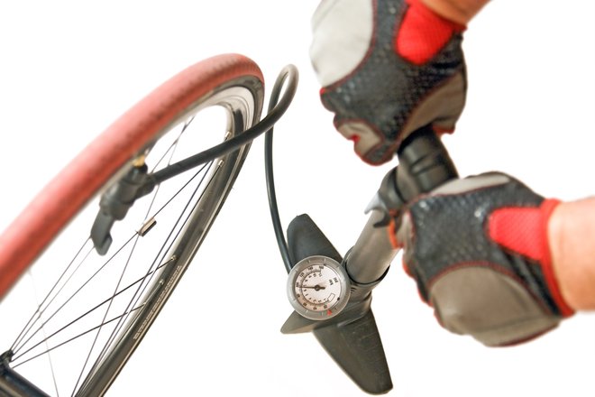 Žal je pri nas poznavanje pnevmatik za cestna dirkalna kolesa še vedno slabo, in se nam zdi, da če guma stane 20 evrov, da je to že veliko. FOTO:&nbsp;Shutterstock