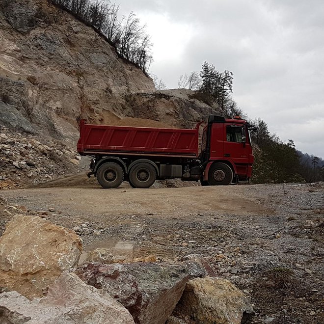 Pred pogozditvijo bi morali območje sanirati. FOTO: Bojan Rajšek/Delo