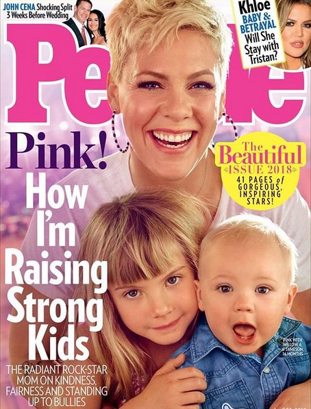 Pink na naslovnici s svojima otrokoma. FOTO:&nbsp;Instagram/People