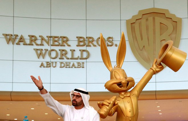 &nbsp;Mohamed Khalifa Al Mubarak, predsednik uprave za turizem in kulturo v Abu Dhabiju, ima govor med&nbsp; konferenco pred otvoritvijo tematskega parka Warner Bros v Abu Dhabiju. FOTO: Christopher Pike/Reuters