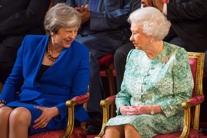 Britanska premierka Theresa May in britanska kraljica Elizabeta II.