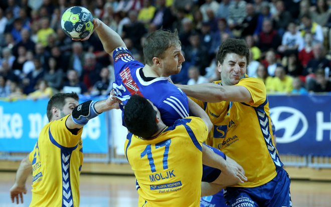 Bo koprska obramba znala zaustaviti Žigo Mlakarja, člana idealne sedmerice F4 lige SEHA? Foto Jože Suhadolnik