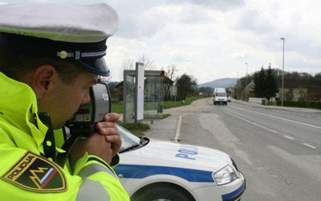 Policisti so ocenili, da je večina voznikov maraton merjenja hitrosti sprejela pozitivno in prilagodila hitrost vožnje ter s tem prispevala svoj delež k temu, da so bile slovenske ceste v sredo relativno varne. FOTO: Ljubo Vukelič/Delo