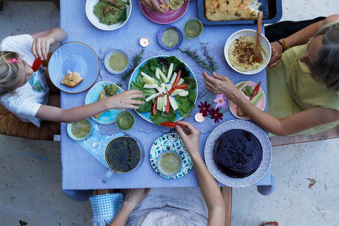 Eksperimentiranje z veganstvom je pri majhnih otrocih ruleta z njihovim zdravjem. FOTO: Uroš Hočevar