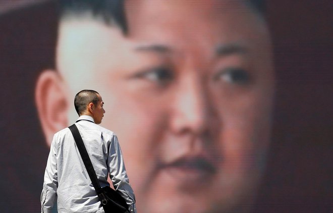 Kim naj bi se odločil popolnoma spremeniti smer svoje države in se sedaj posvetiti gospodarskemu razvoju. FOTO: Reuters