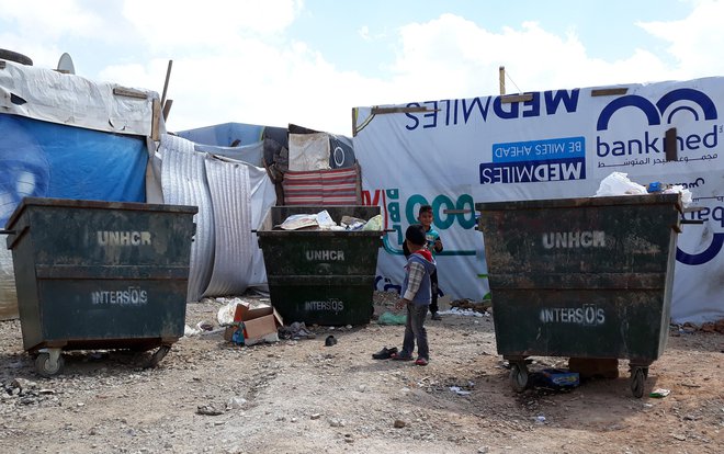 V taborišču, ki leži blizu kaotičnega obmejnega mesteca Bar Elias, kjer večino beguncev že več let tvorijo sirski begunci, je veliko družin iz Vzhodne Gute.