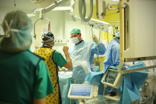 Operacija na Kliničnem oddeleku za kardiologijo na UKC Ljubljana, Slovenija 3.decembra 2014.
