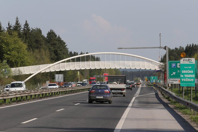 Novi ločni most na gorenjski avtocesti pri Voklem. Foto Tomi Lombar/Delo