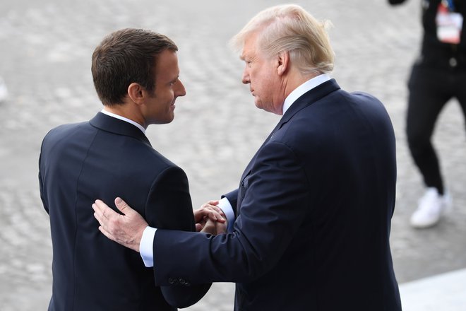 Največji uganki sta, kako krasen fant je Emmanuel Macron in kako preračunljiv je vedno neposredni Donald Trump. FOTO: AFP