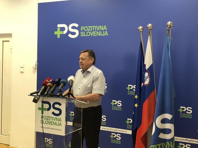 Zoran Janković, predsednik stranke Pozitivna Slovenija, pojasnjuje:&nbsp;&raquo;V tem trenutku bom pustil ego na strani. Ne zanima me delo v DZ. Odločil se bom po nadaljnjih pogovorih.&laquo; FOTO: Sandra Hanžič
