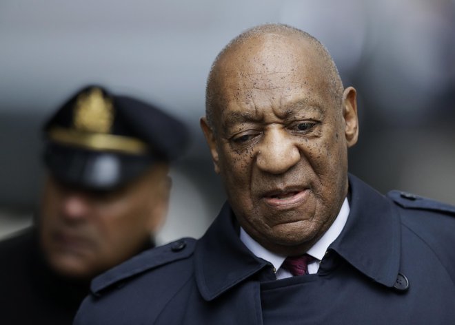 Bill Cosby ob prihodu na sodišče. Foto: AP/Matt Slocum