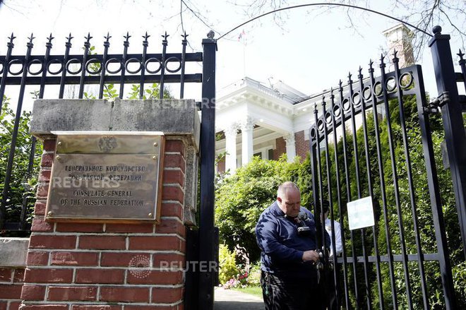 Ruski diplomati so morali zapustiti tudi rezidenco generalnega konzula v Seattlu, kjer so si uredili nekakšen štab. FOTO: Reuters