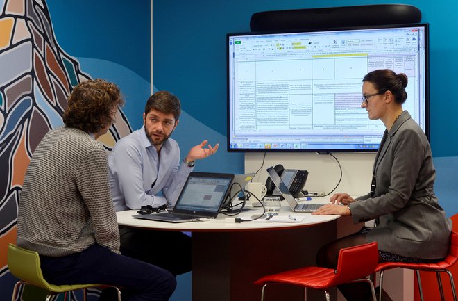 V času, ko je digitalno vse pomembnejše v vsakdanjem življenju, se spreminjajo tudi pričakovanja v zvezi z zavarovalnicami in zavarovanji. FOTO: Reuters