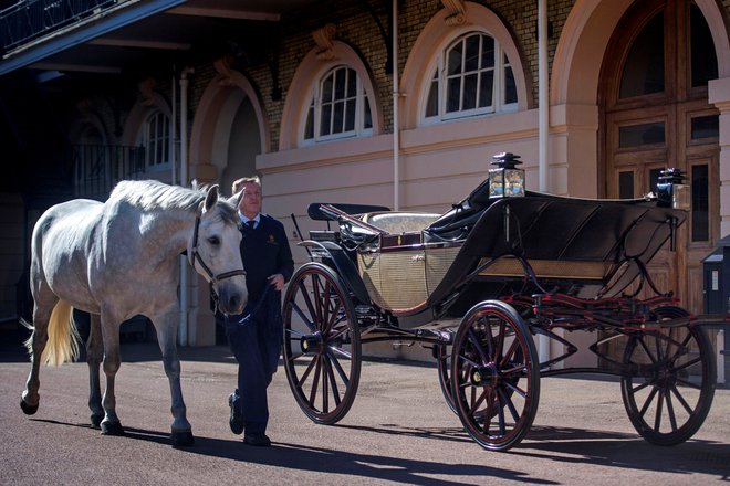Princ Harry in njegova izbranka Meghan Markle sta izbrala kočijo Ascot Landau. FOTO: Reuters