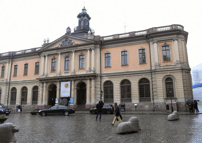 Odločitev je prišla po tedenskem zasedanju akademije v Stockholmu. FOTO: Fredrik Sandberg/AP